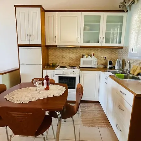 Two Floors 2-3 People 公寓 格利法达