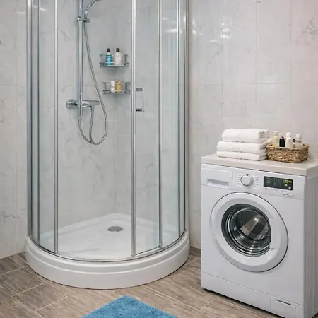 Two Floors 2-3 People *